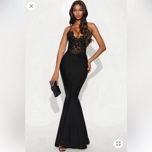 XL - Fashion Nova Black Floral Lace Backless Dress